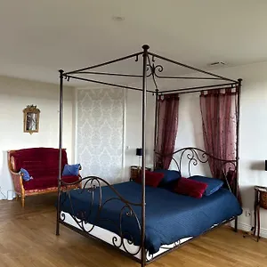 Chambre Romantique Dans Le Chateau De La Bouchatte Chazemais